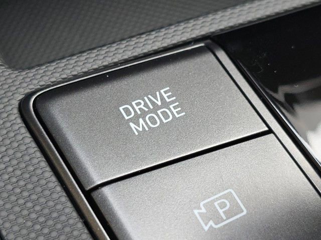 Certified 2025 Hyundai Elantra SEL image 10