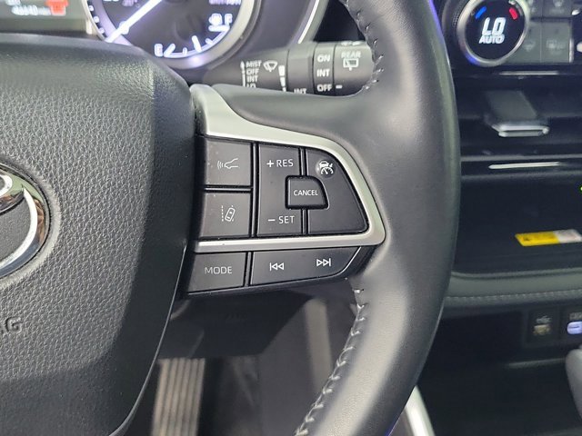 Used 2024 Toyota Highlander LE image 28