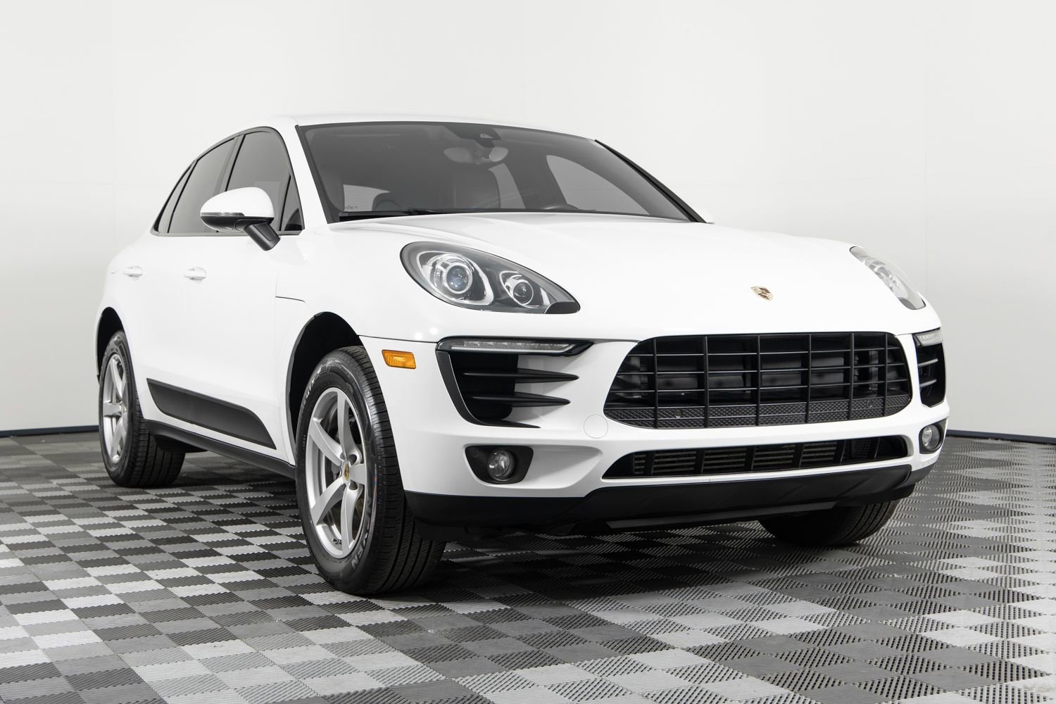 Used 2018 Porsche Macan AWD/4WD image 11