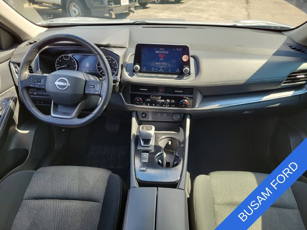 Used 2025 Nissan Rogue SV FWD image 9