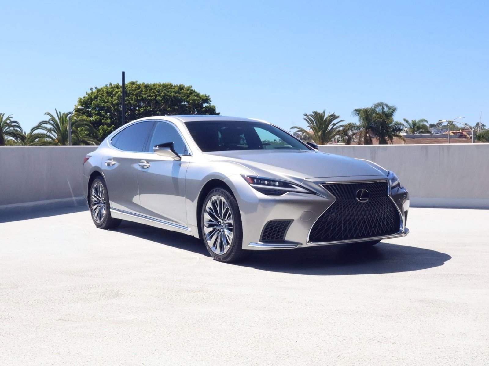 Used 2023 Lexus LS 500 w/ Accessory Package (Z2) image 7