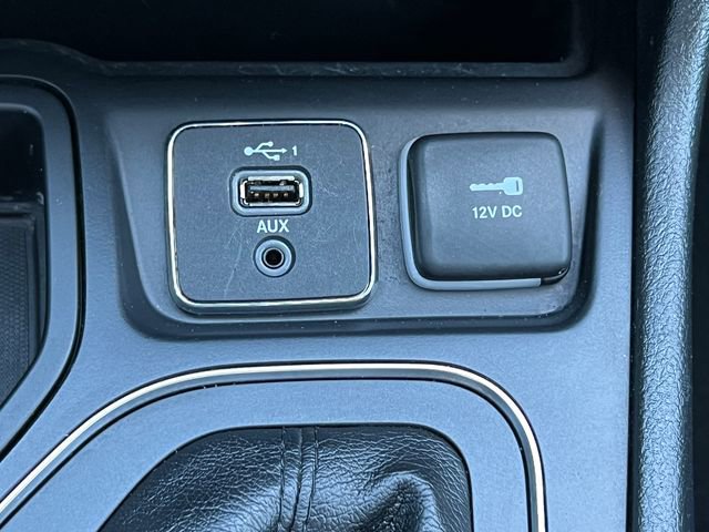 Used 2019 Jeep Cherokee Latitude Plus FWD image 26