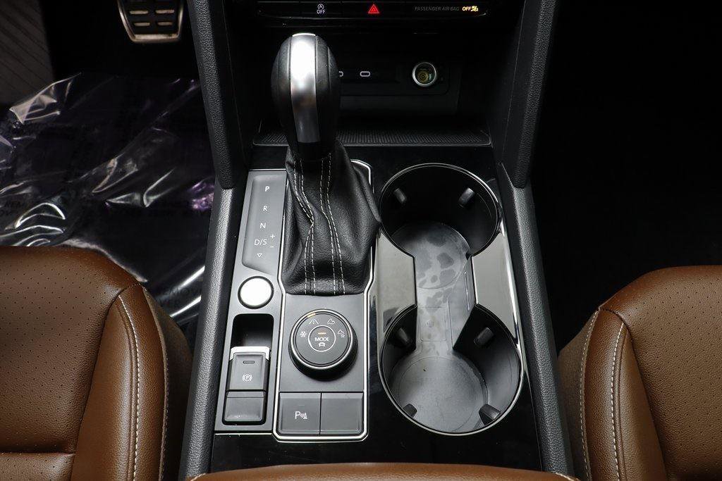 Used 2022 Volkswagen Atlas SEL R-Line image 13