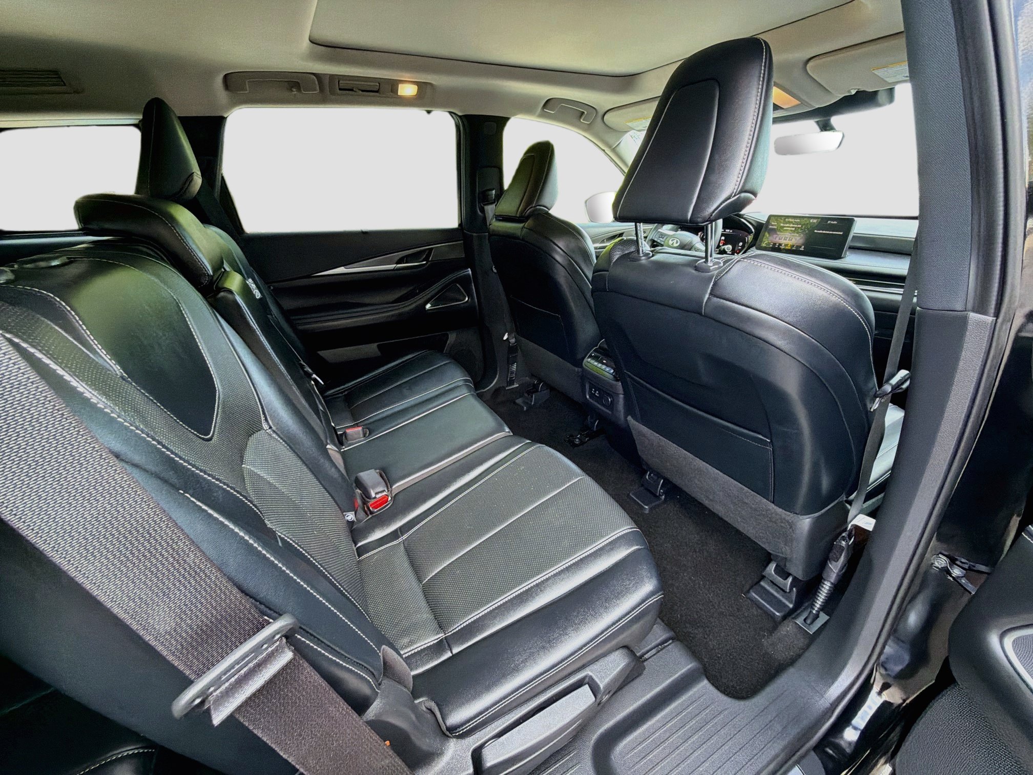 Used 2023 INFINITI QX60 Luxe w/ Performance Audio Package FWD image 30