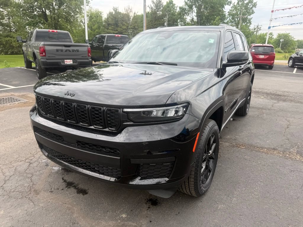 Used 2024 Jeep Grand Cherokee L Altitude AWD/4WD image 2