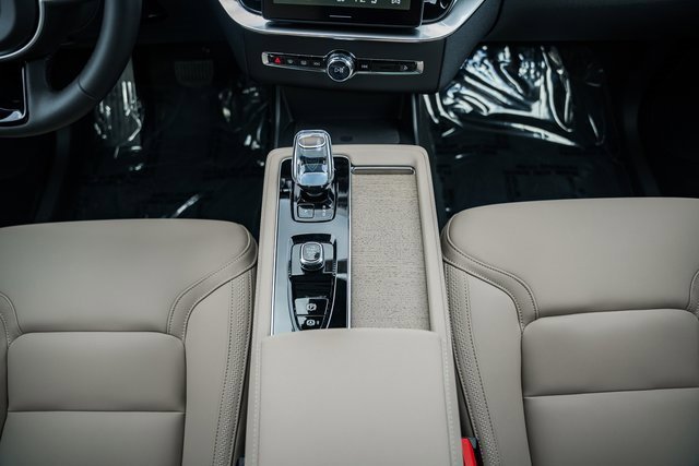 New 2026 Volvo XC90 B6 Plus w/ Protection Package Premier image 25