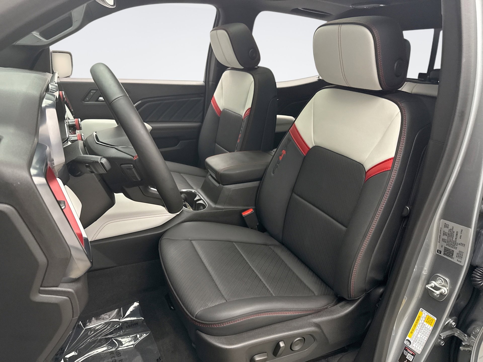 Used 2024 GMC Canyon AT4X AWD/4WD image 11