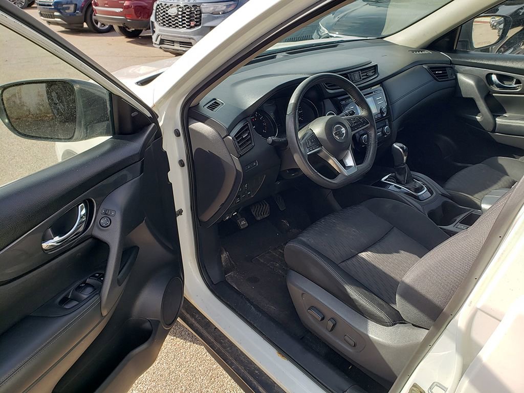 Used 2017 Nissan Rogue SV image 6