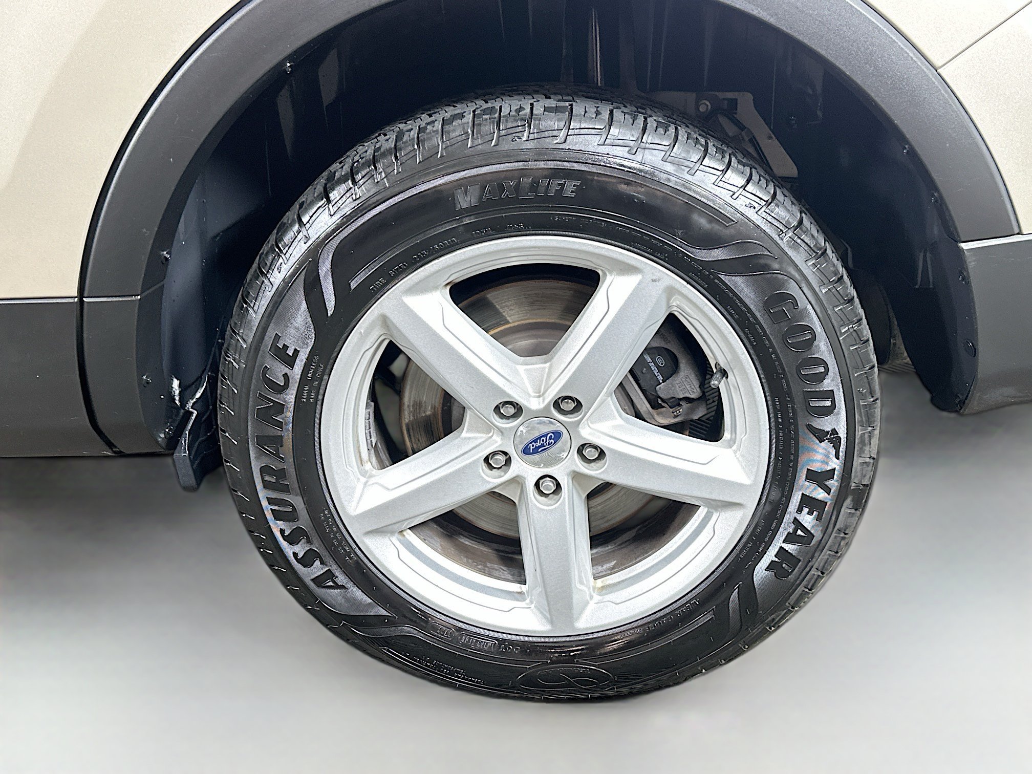 Used 2017 Ford Explorer XLT w/ Equipment Group 202A AWD/4WD image 30