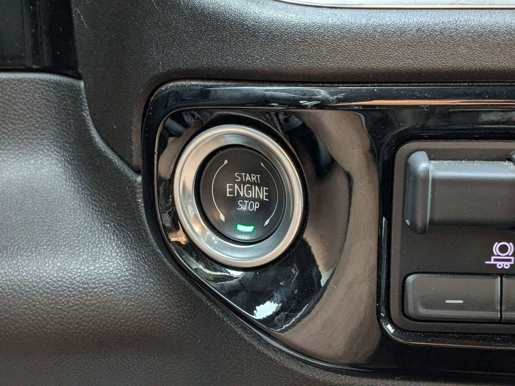 Used 2025 GMC Sierra 1500 SLT AWD/4WD image 29