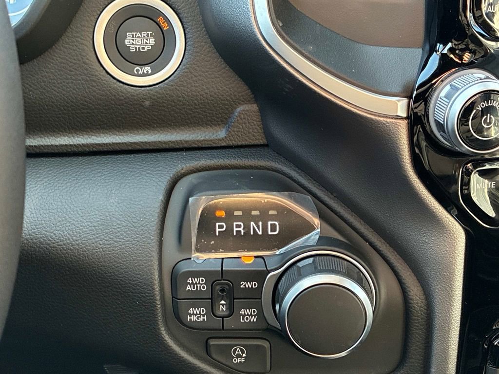 New 2026 RAM 1500 4x4 Crew Cab image 11