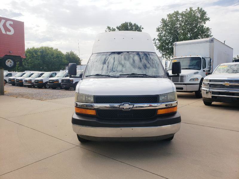 Used 2010 Chevrolet Express 3500 Extended RWD image 4