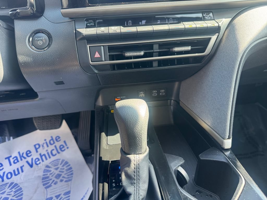 Used 2025 Toyota Camry LE w/ Convenience Package FWD image 11