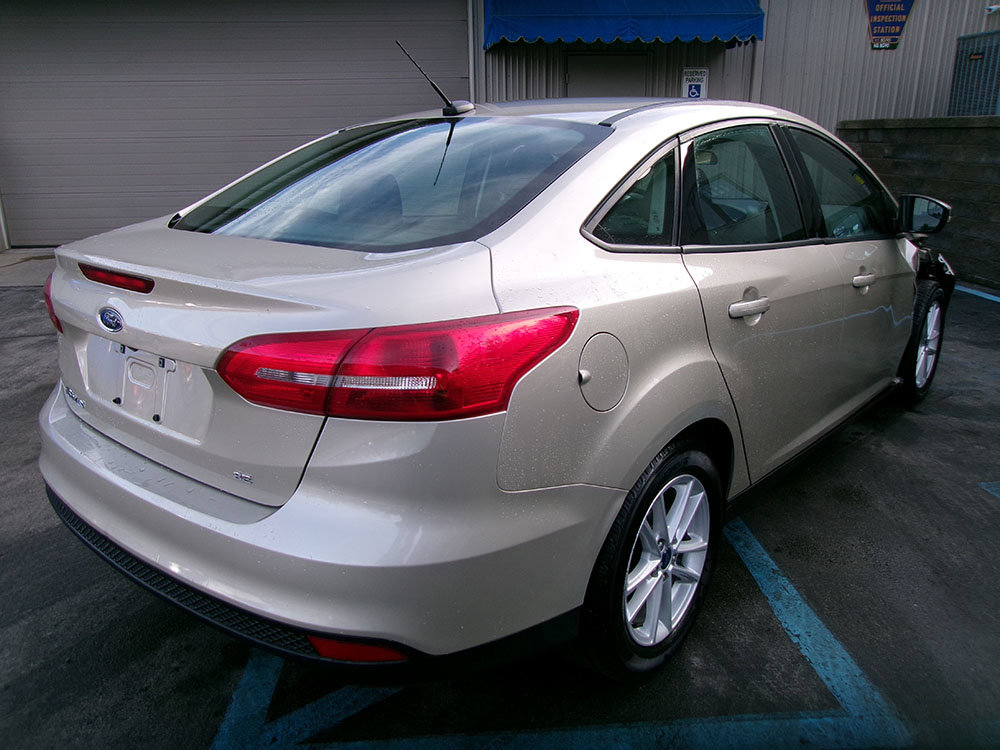 Used 2017 Ford Focus SE FWD image 8