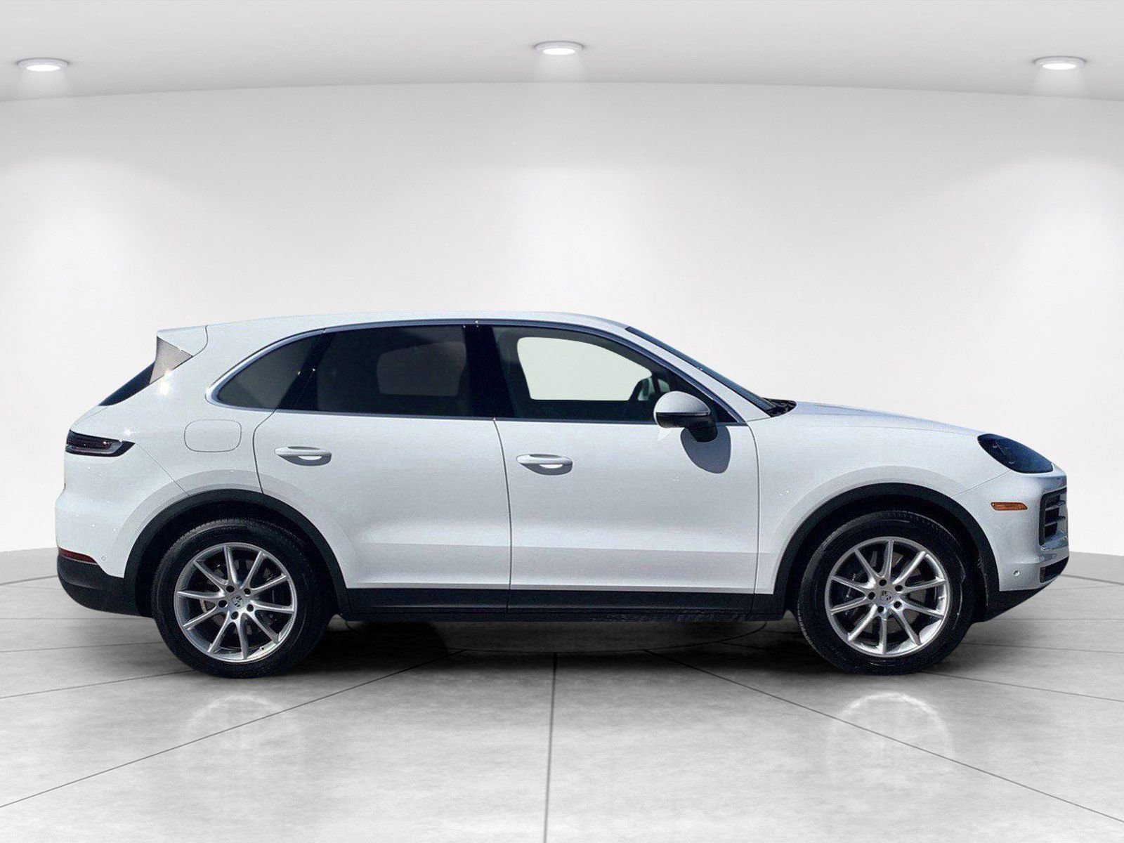 Used 2025 Porsche Cayenne image 2