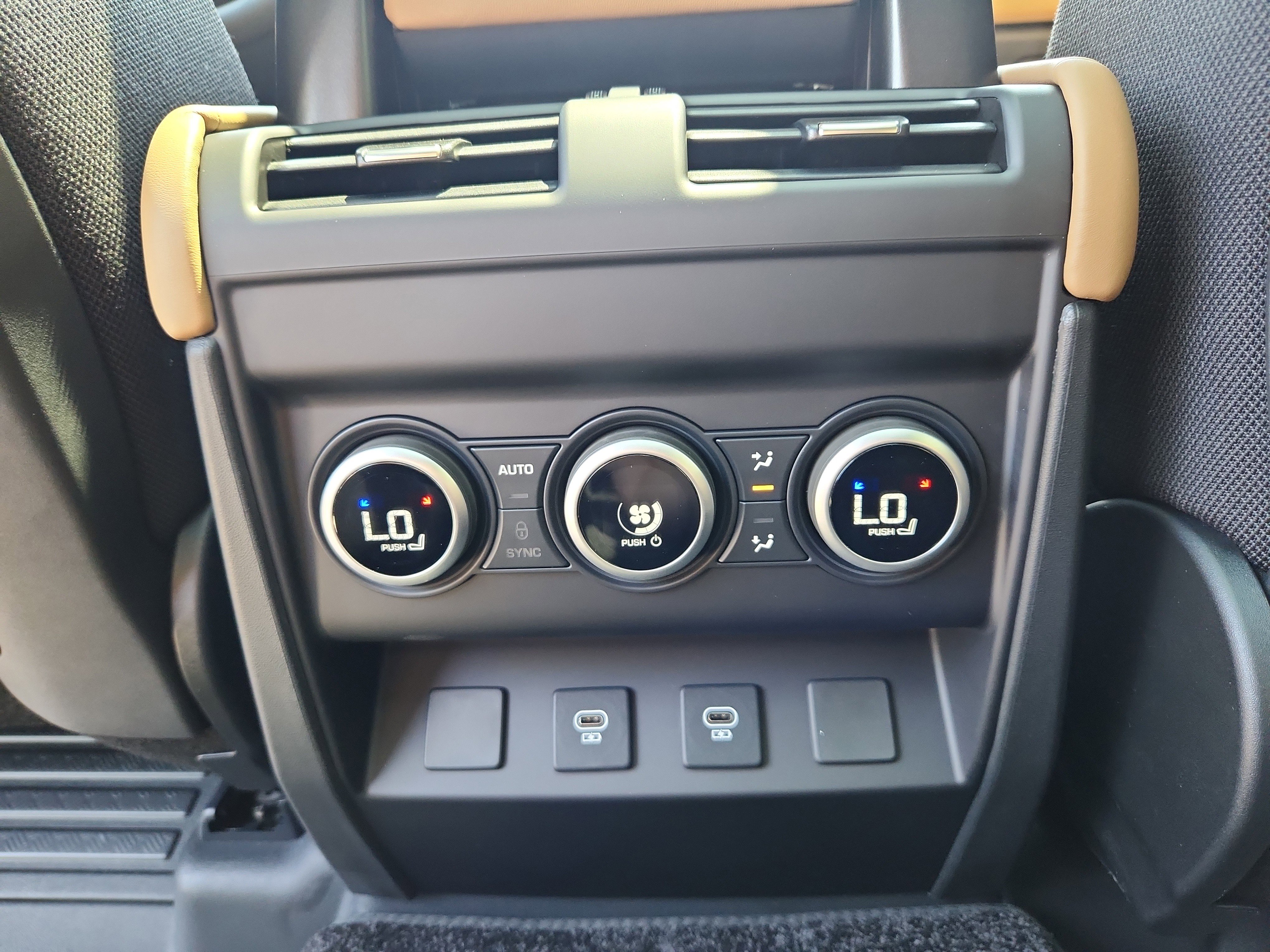 Used 2025 Land Rover Defender 130 V8 image 24