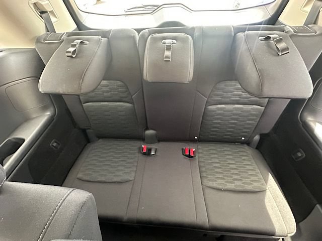 Used 2025 Nissan Pathfinder SV FWD image 18