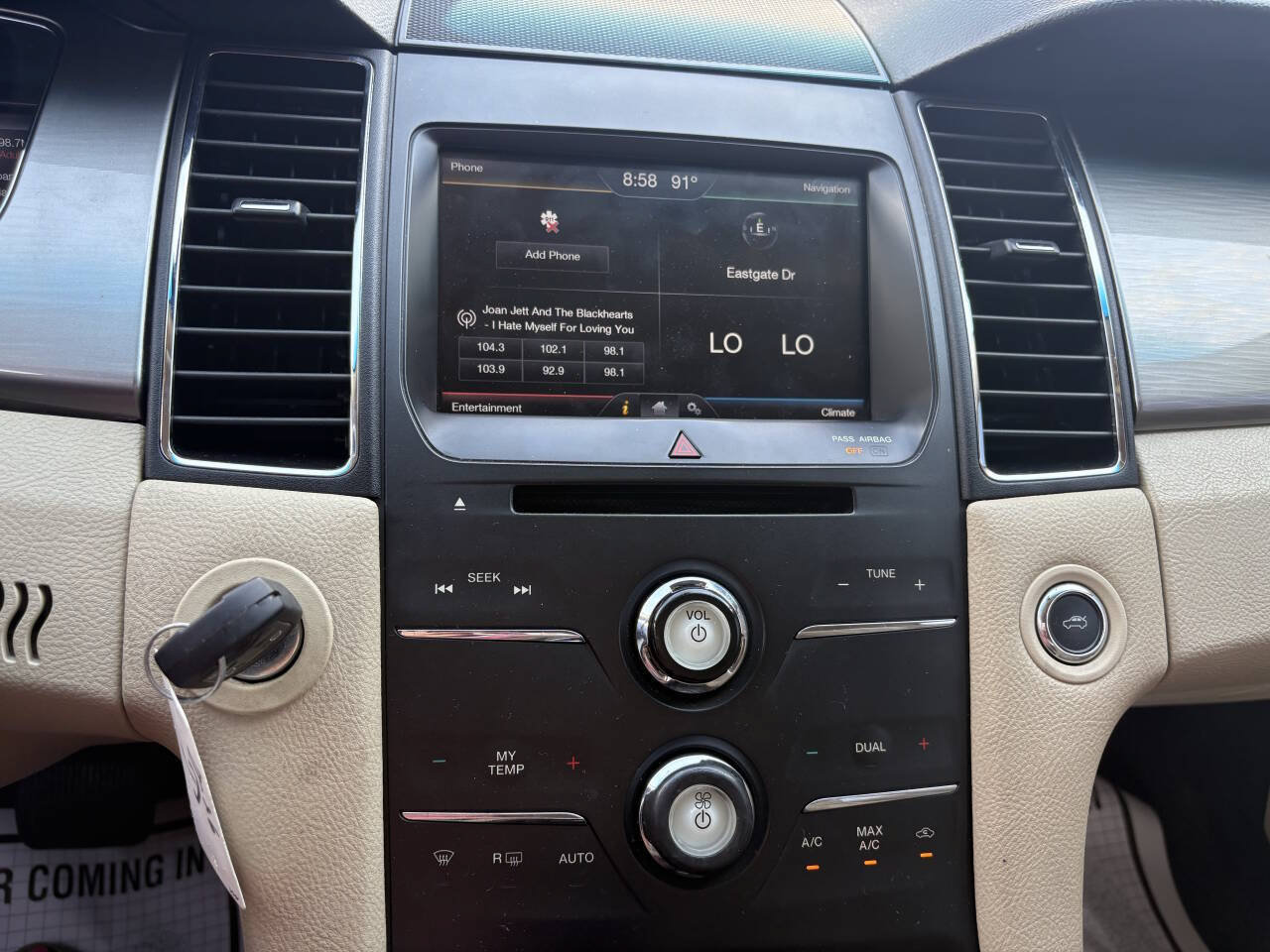 Used 2014 Ford Taurus SEL w/ Equipment Group 201A FWD image 24