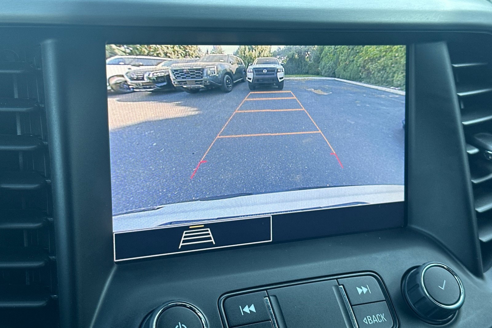 Used 2023 GMC Acadia SLE image 20