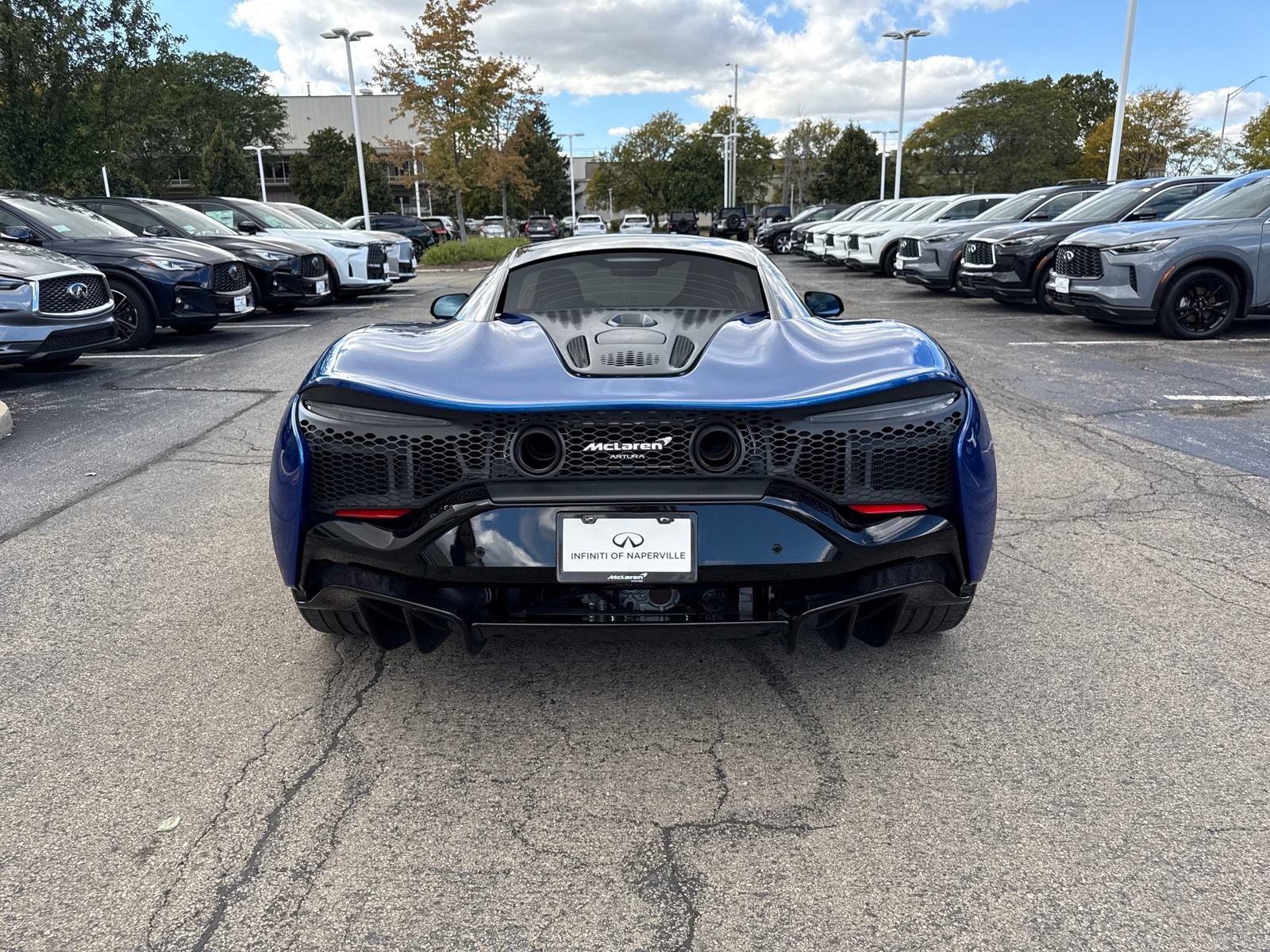 Used 2023 McLaren Artura RWD image 4