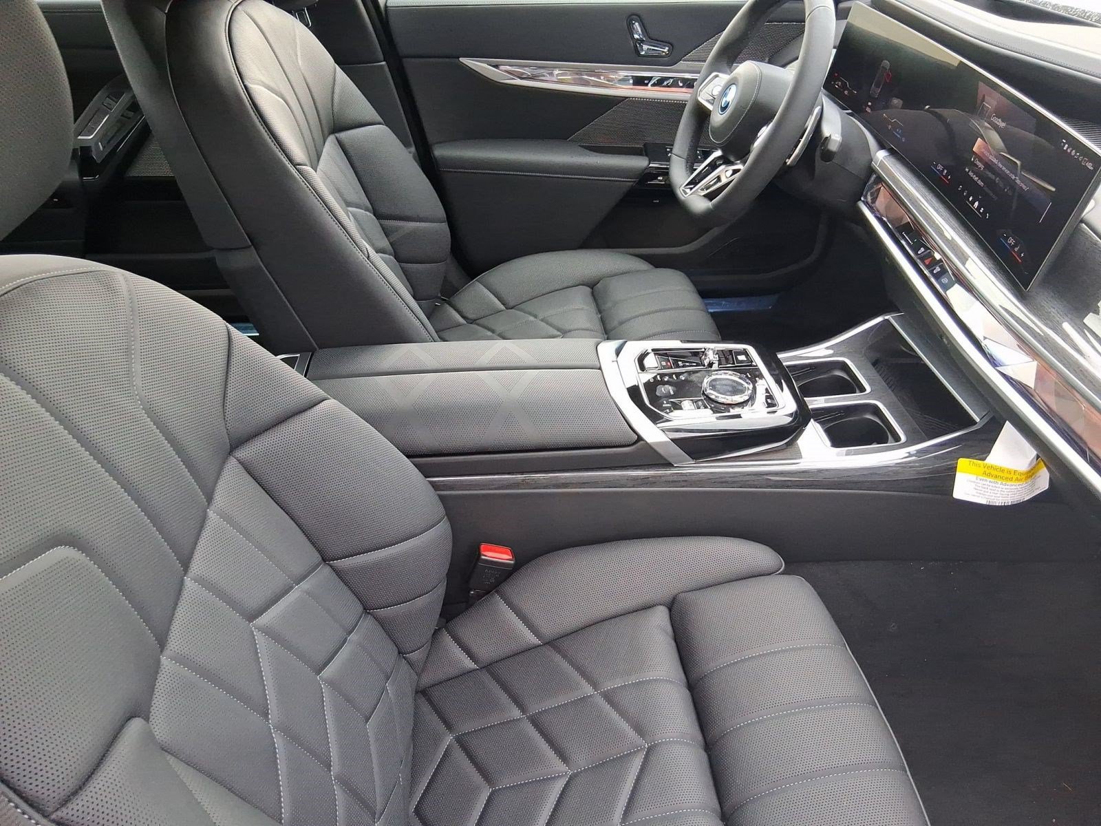 Used 2026 BMW 750e xDrive AWD/4WD image 31