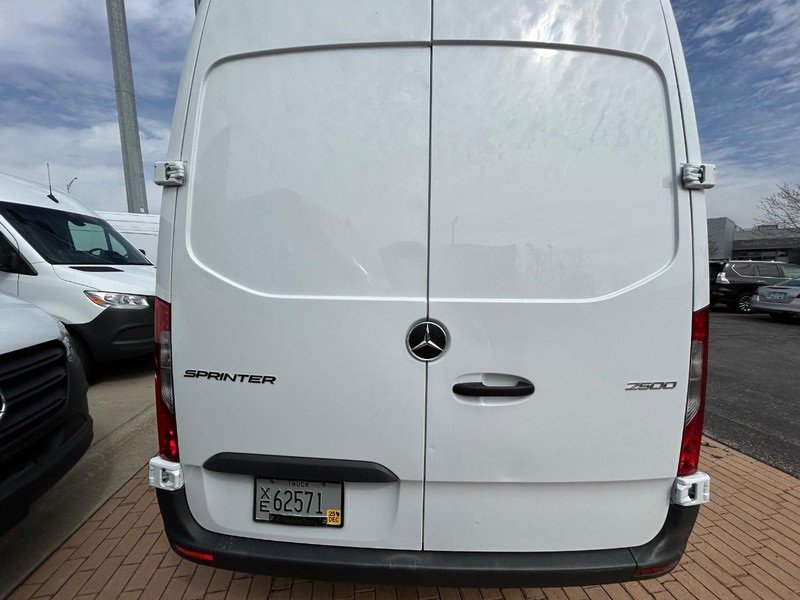 Used 2024 Mercedes-Benz Sprinter 2500 image 4