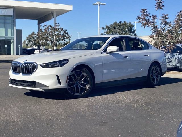 Certified 2025 BMW i5 eDrive40i w/ Premium Package image 2