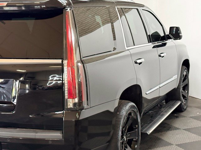 Used 2018 Cadillac Escalade Premium Luxury AWD/4WD image 12