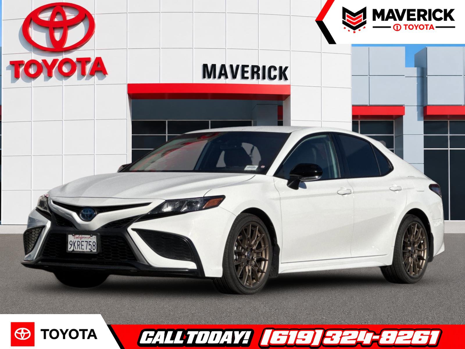 Used 2024 Toyota Camry SE w/ Convenience Package FWD image 1