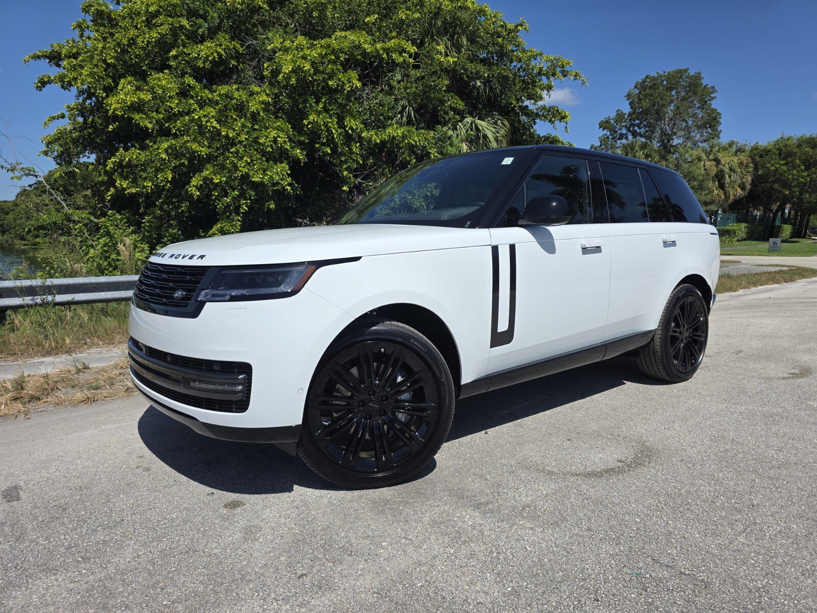 New 2026 Land Rover Range Rover SE AWD/4WD image 1
