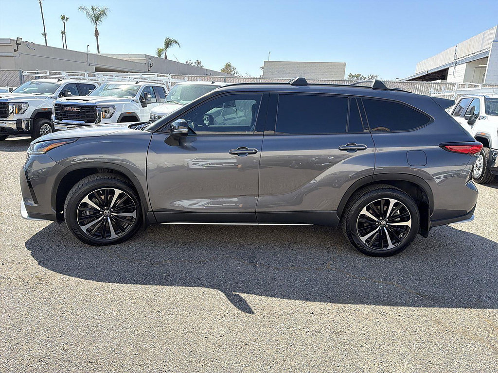 Used 2021 Toyota Highlander XSE FWD image 7