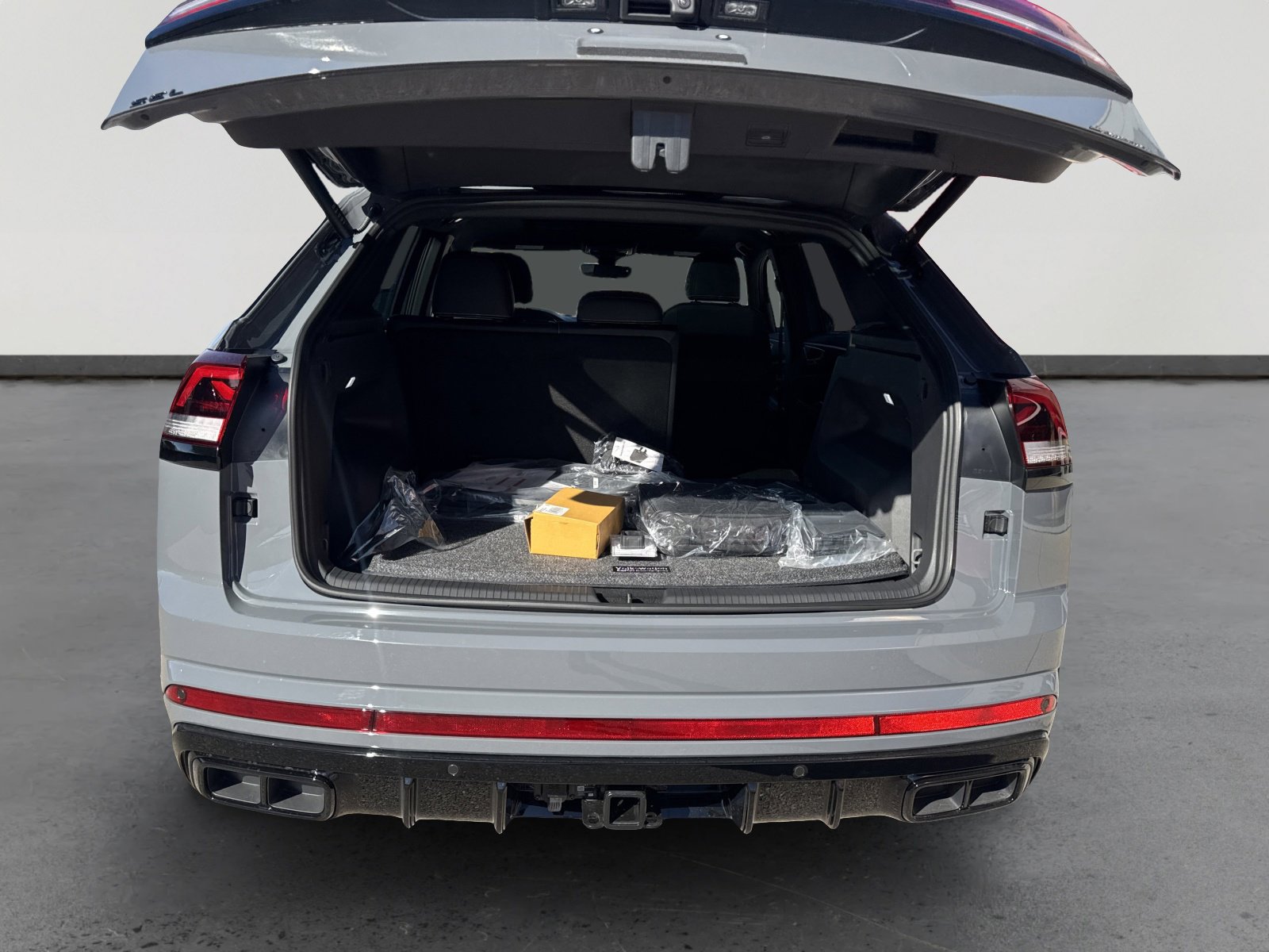 New 2026 Volkswagen Atlas Cross Sport SEL R-Line image 7