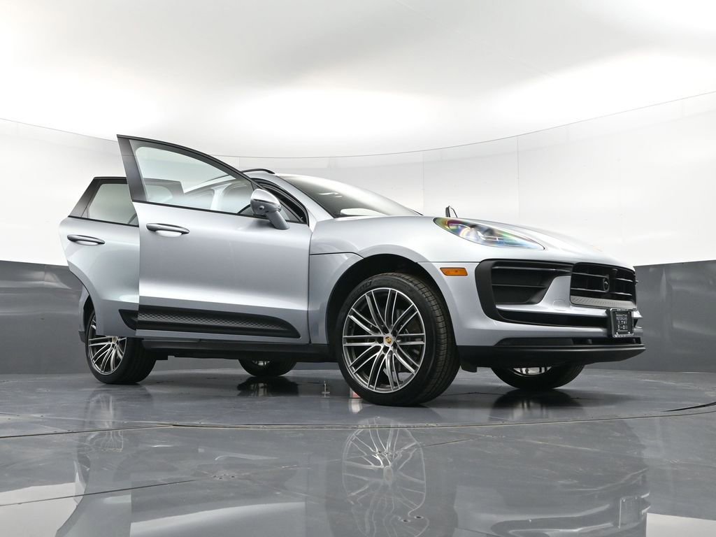 Certified 2026 Porsche Macan AWD/4WD image 36