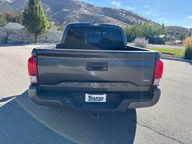 Used 2016 Toyota Tacoma TRD Off-Road AWD/4WD image 7