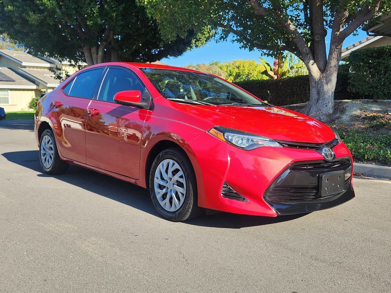Used 2018 Toyota Corolla LE image 1