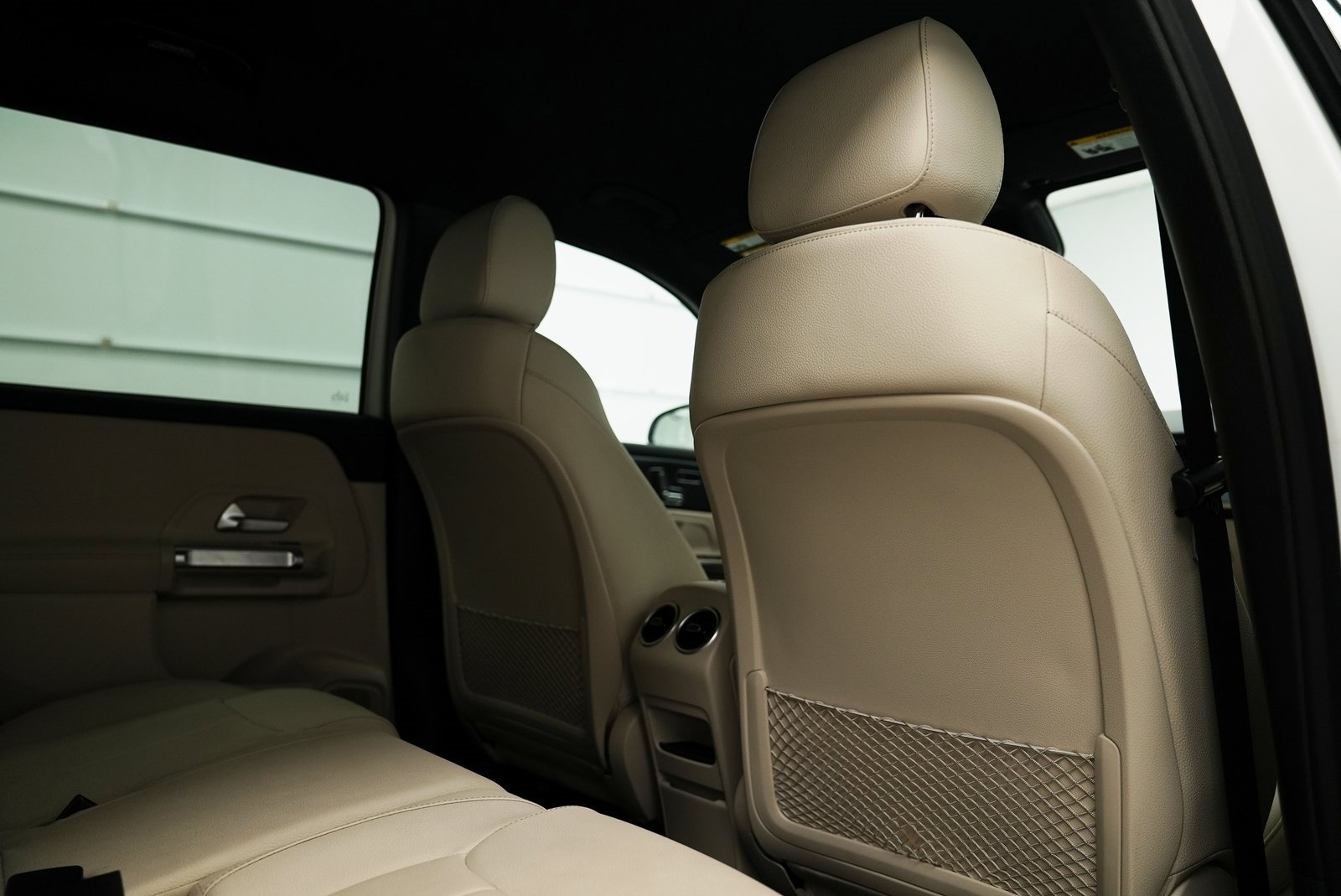 Used 2025 Mercedes-Benz GLB 250 4MATIC image 30