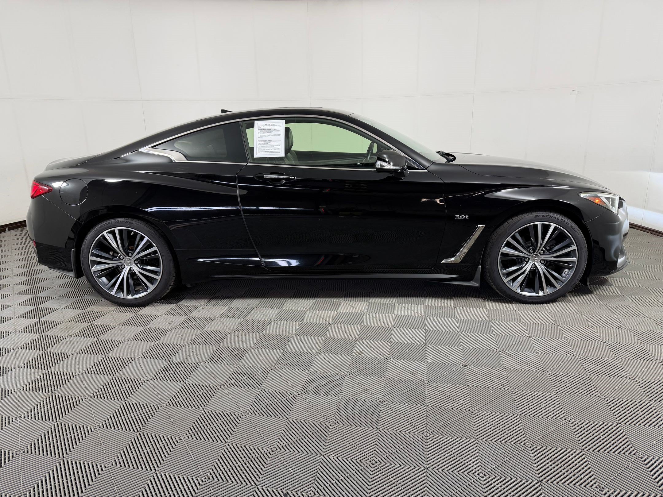 Used 2017 INFINITI Q60 3.0t w/ Premium Plus Package 3.0T AWD/4WD image 8