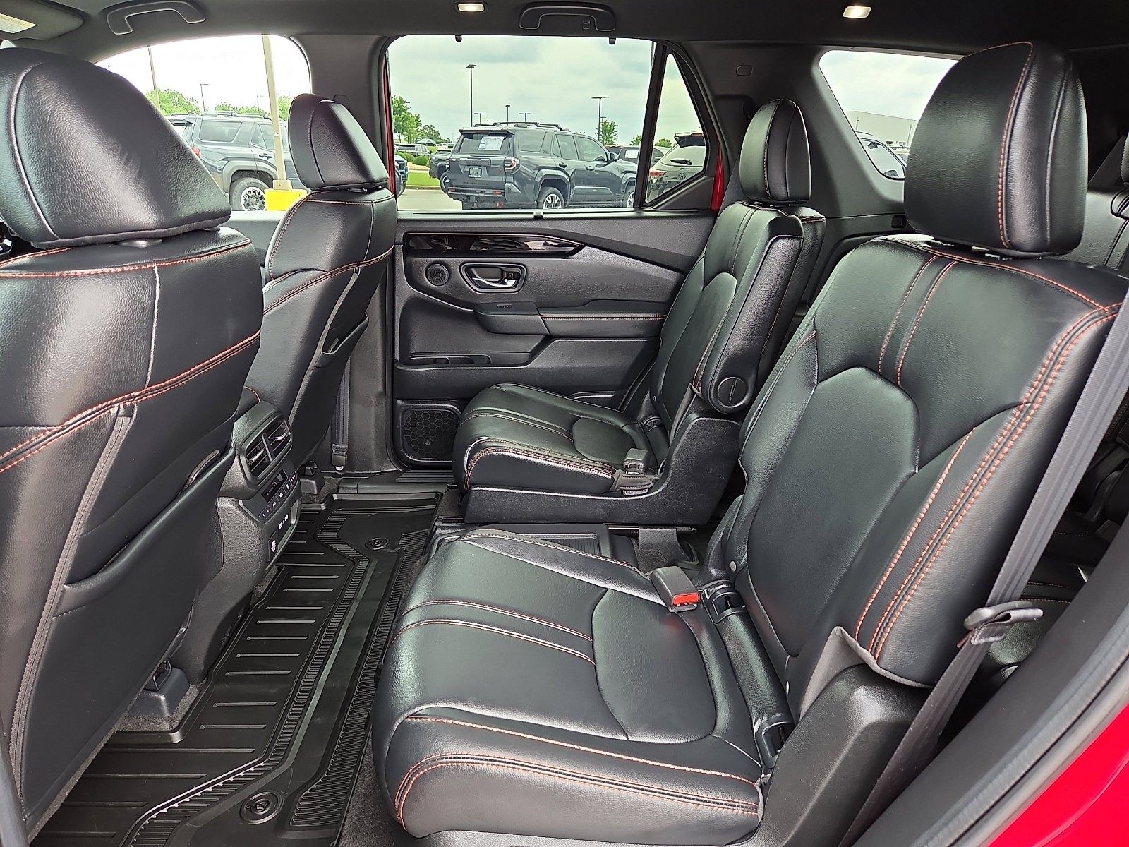 Used 2023 Honda Pilot TrailSport image 11