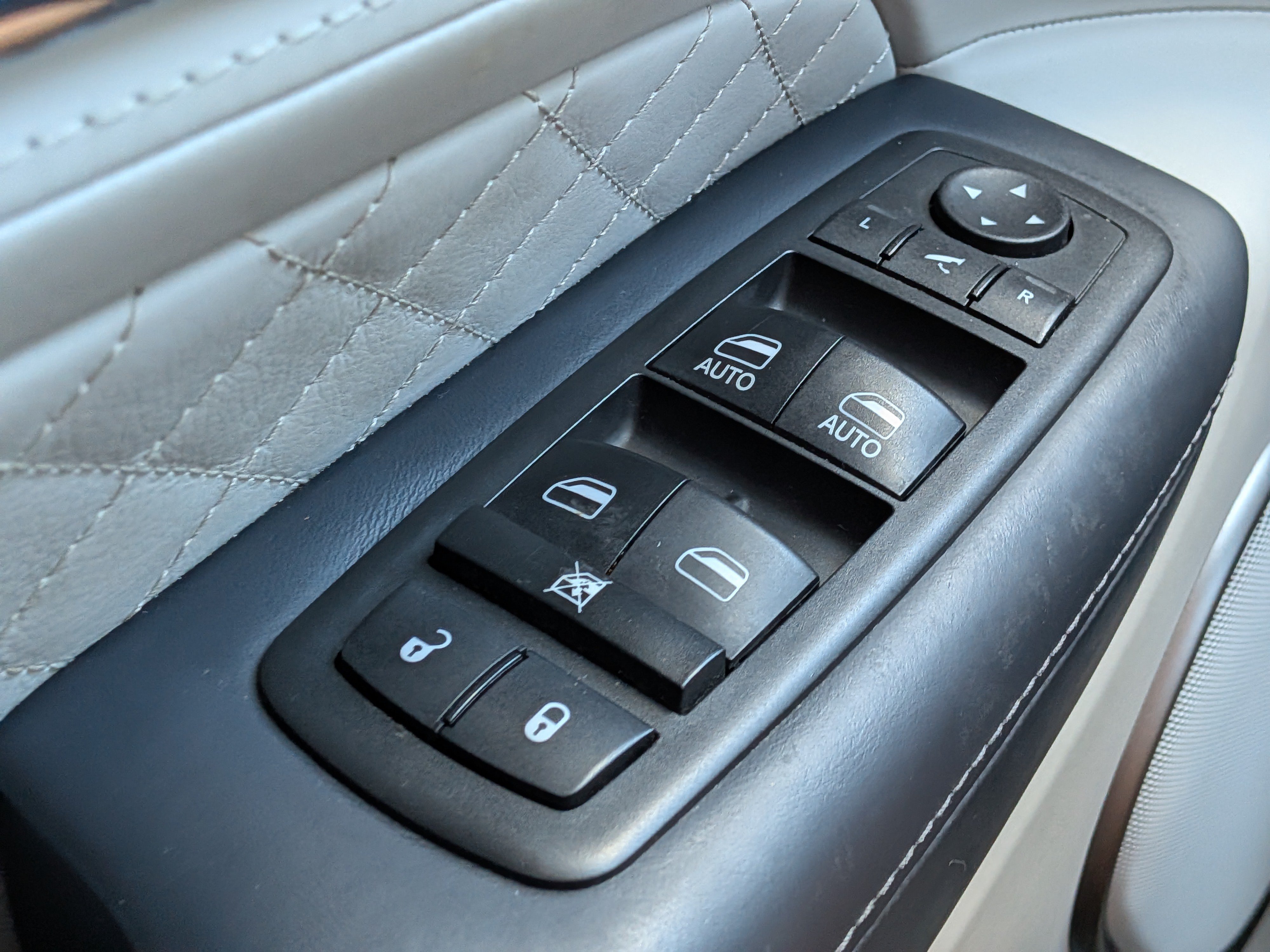 Used 2017 Jeep Grand Cherokee Summit AWD/4WD image 23