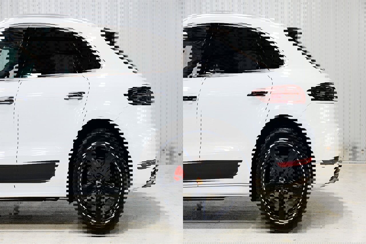 Used 2018 Porsche Macan GTS image 30