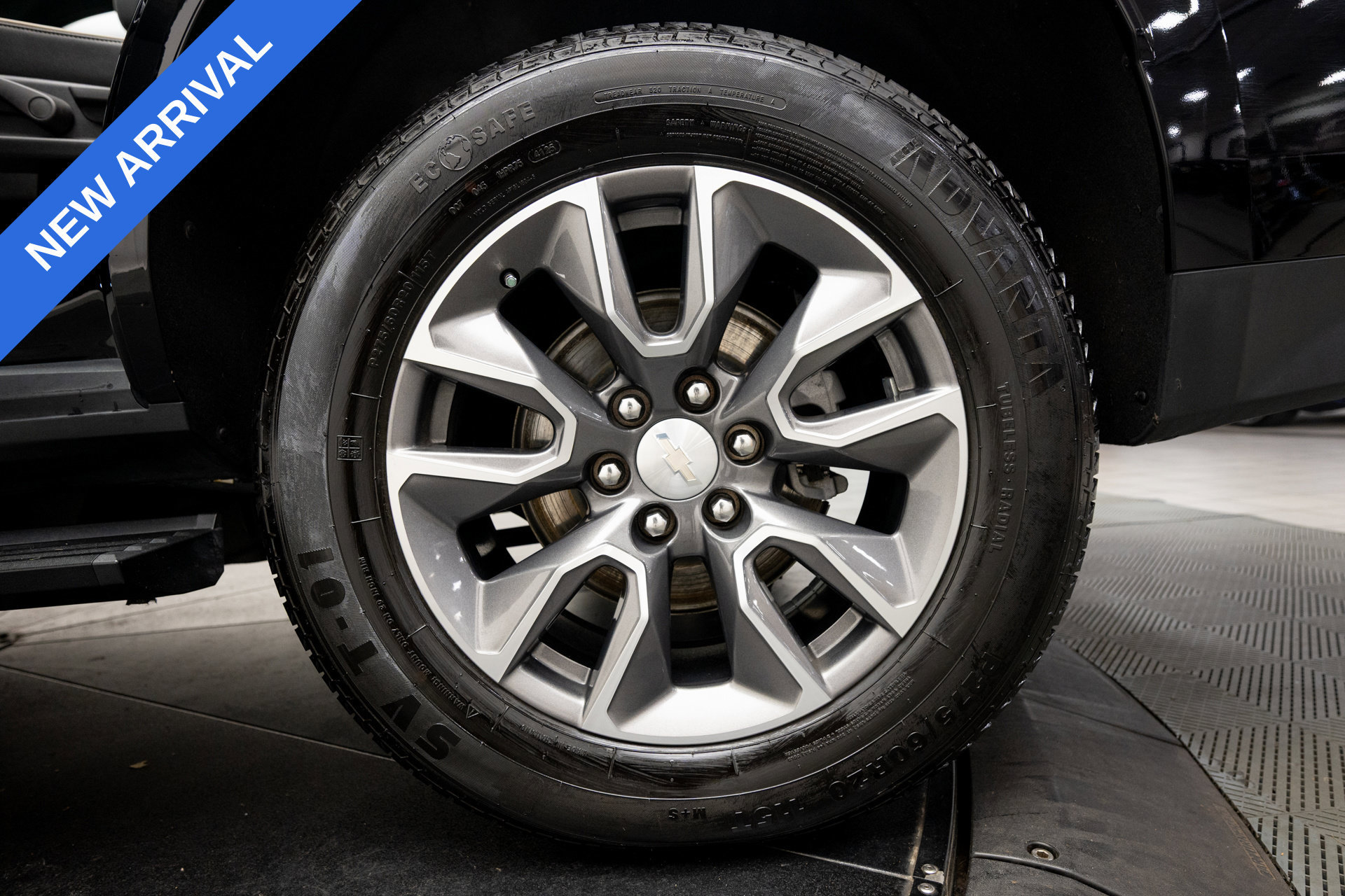 Used 2023 Chevrolet Tahoe Premier AWD/4WD image 29