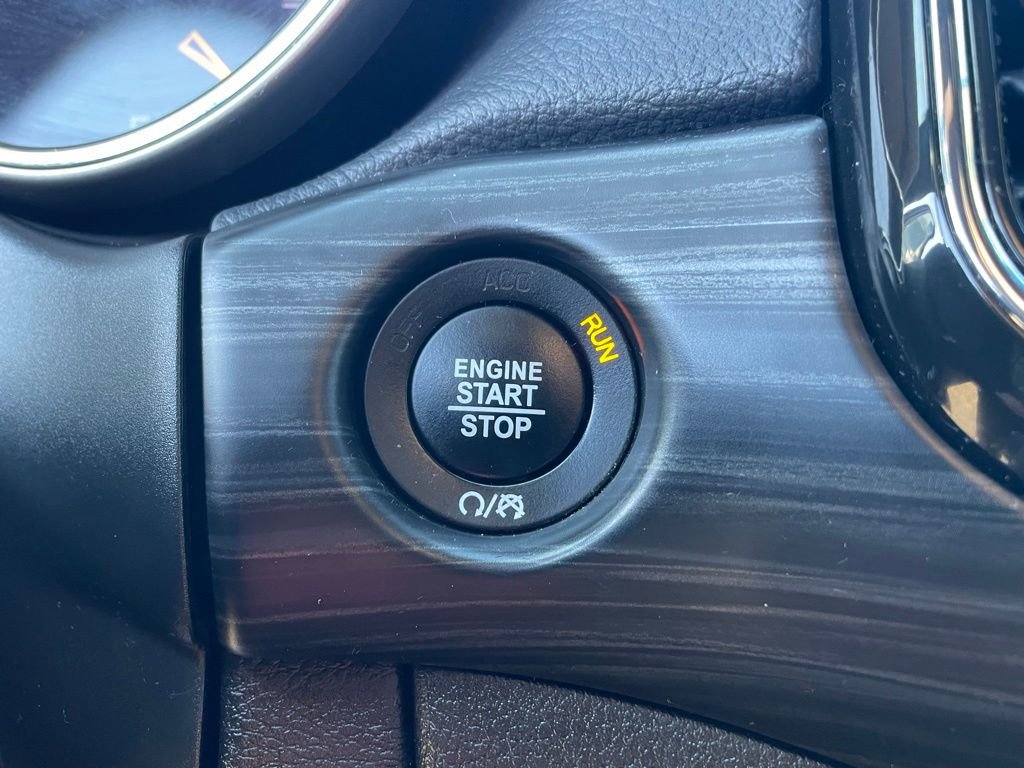 Used 2022 Jeep Grand Cherokee Laredo X image 8