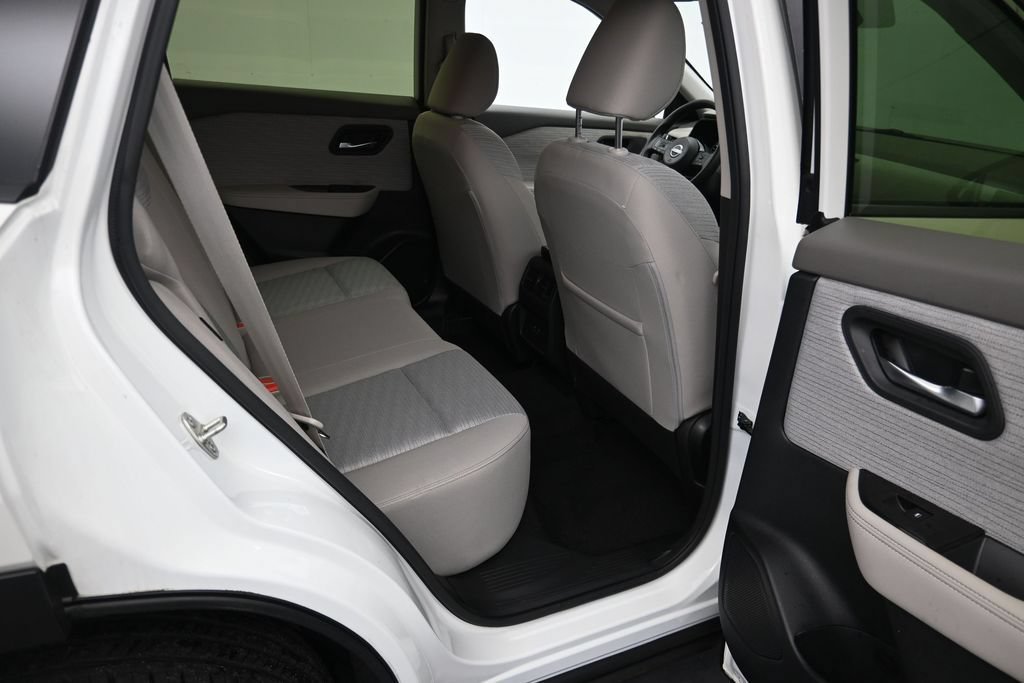 Used 2023 Nissan Rogue SV AWD/4WD image 18