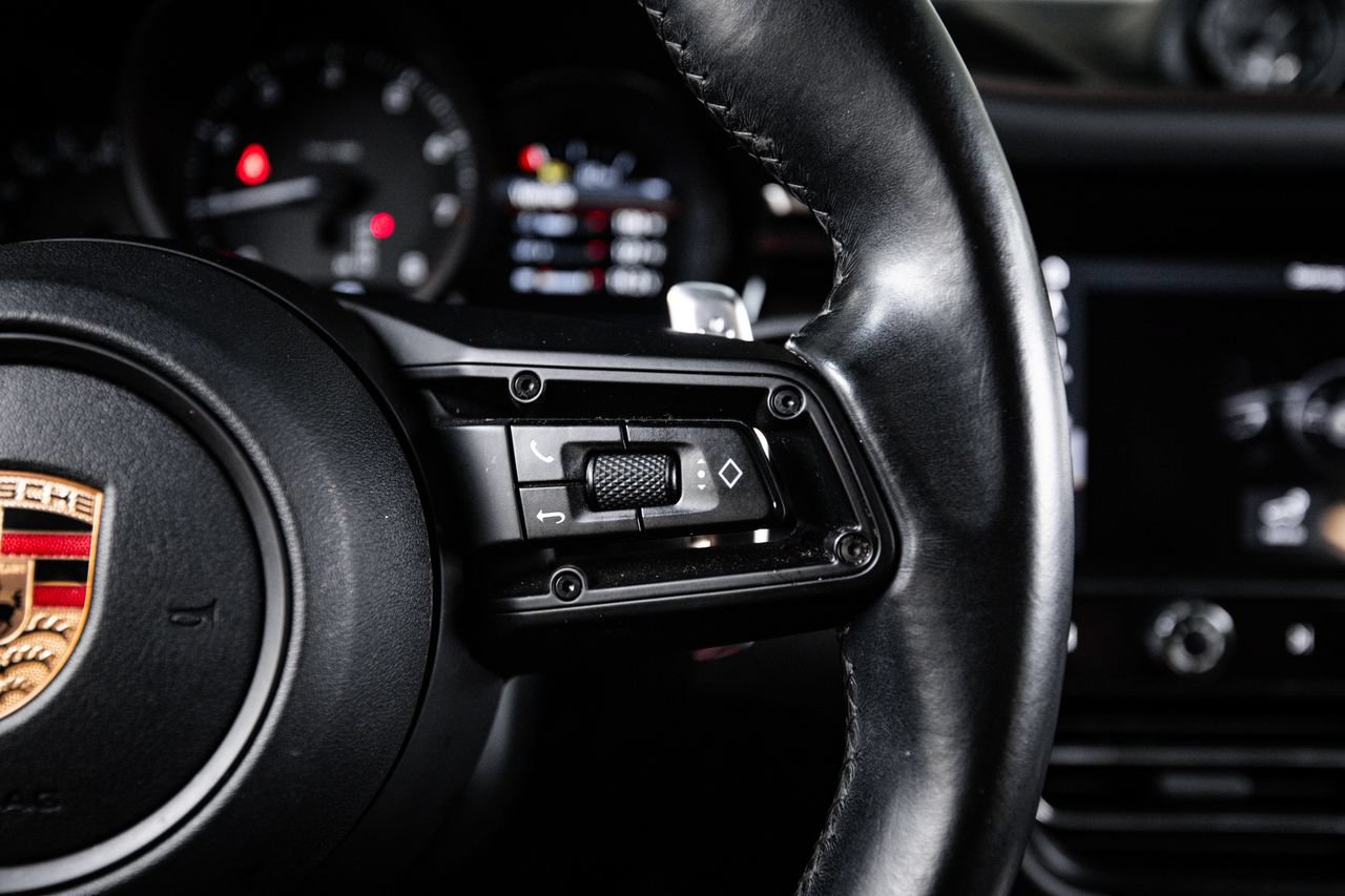 Certified 2023 Porsche Macan AWD/4WD image 16