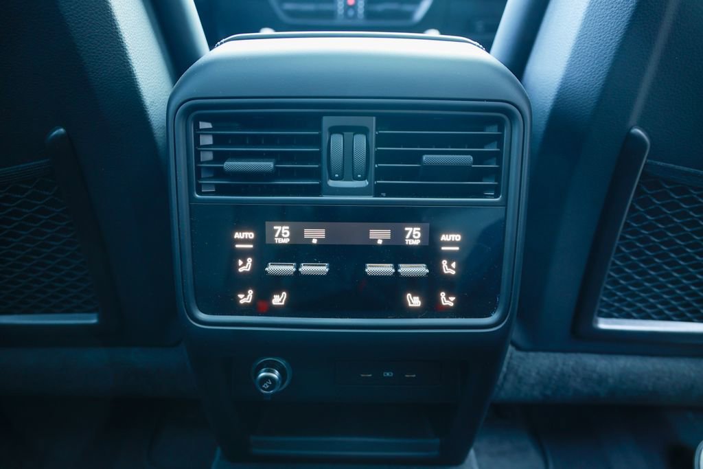 Certified 2025 Porsche Cayenne E-Hybrid Coupe image 59