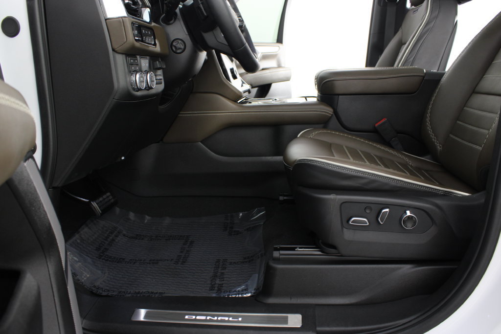 Used 2026 GMC Yukon Denali Ultimate w/ LPO, Illumination Package AWD/4WD image 31