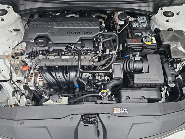 Used 2023 Hyundai Elantra SE FWD image 7