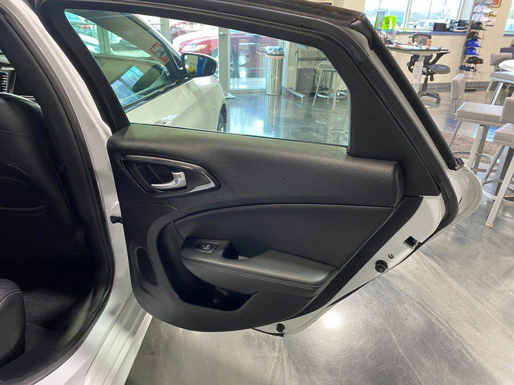 Used 2016 Chrysler 200 S w/ Navigation & Sound Group I image 17