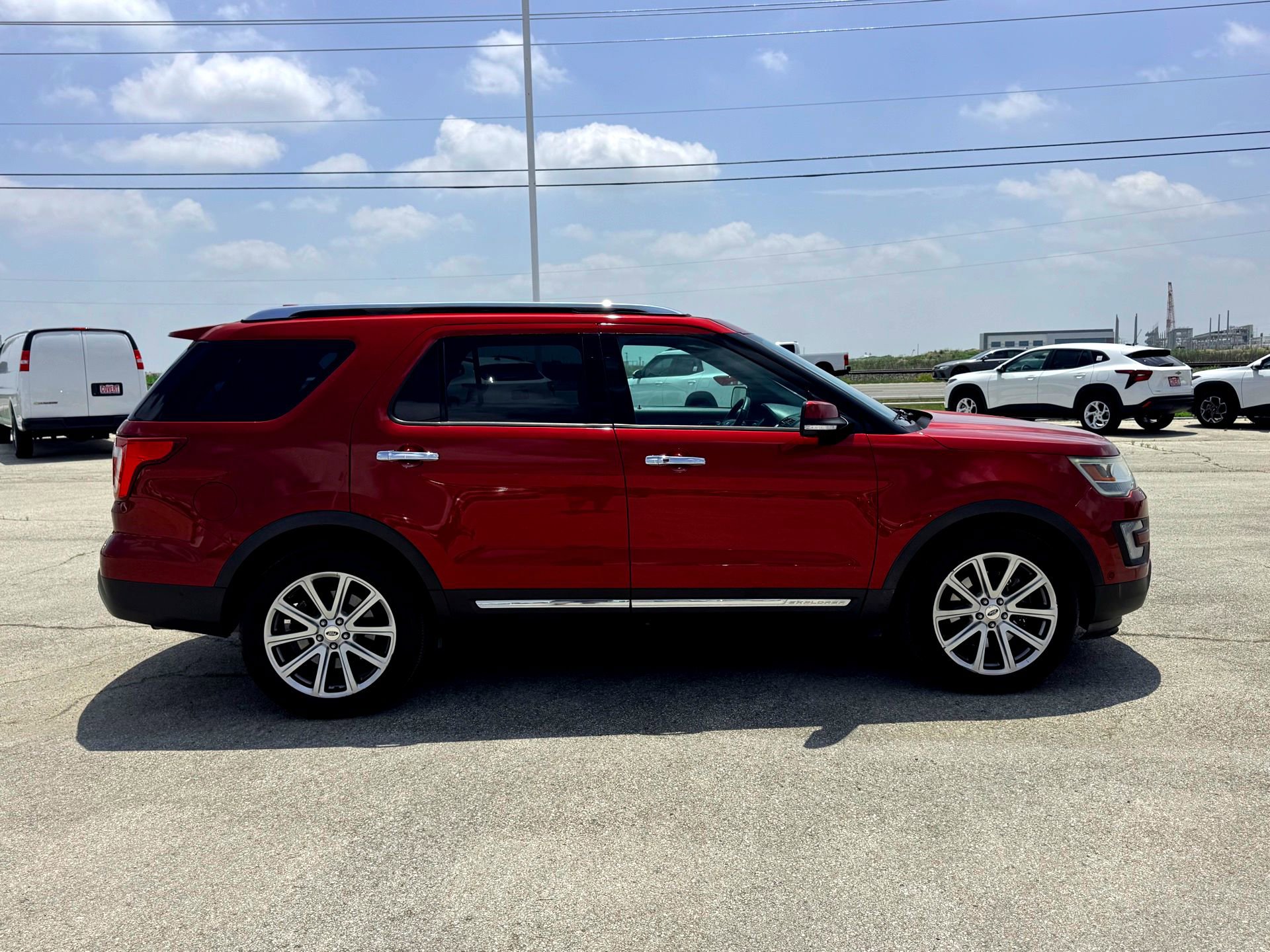 Used 2017 Ford Explorer Limited w/ Equipment Group 301A FWD image 5