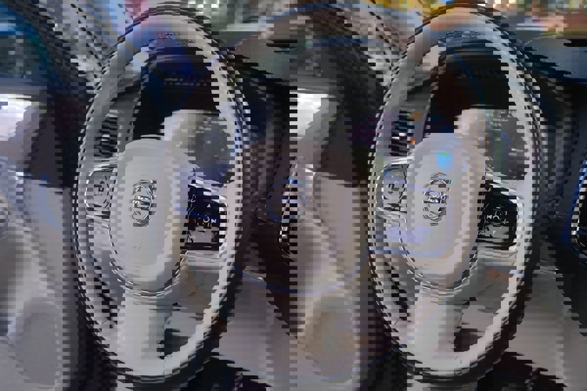 Used 2020 Volvo XC90 T8 Inscription w/ Protection Package Premier image 19